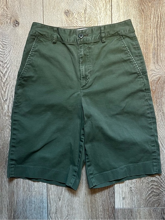 Uniqlo Pants - Uniqlo High-waisted Bermuda Chino Shorts | Size 4 | Army Green Color